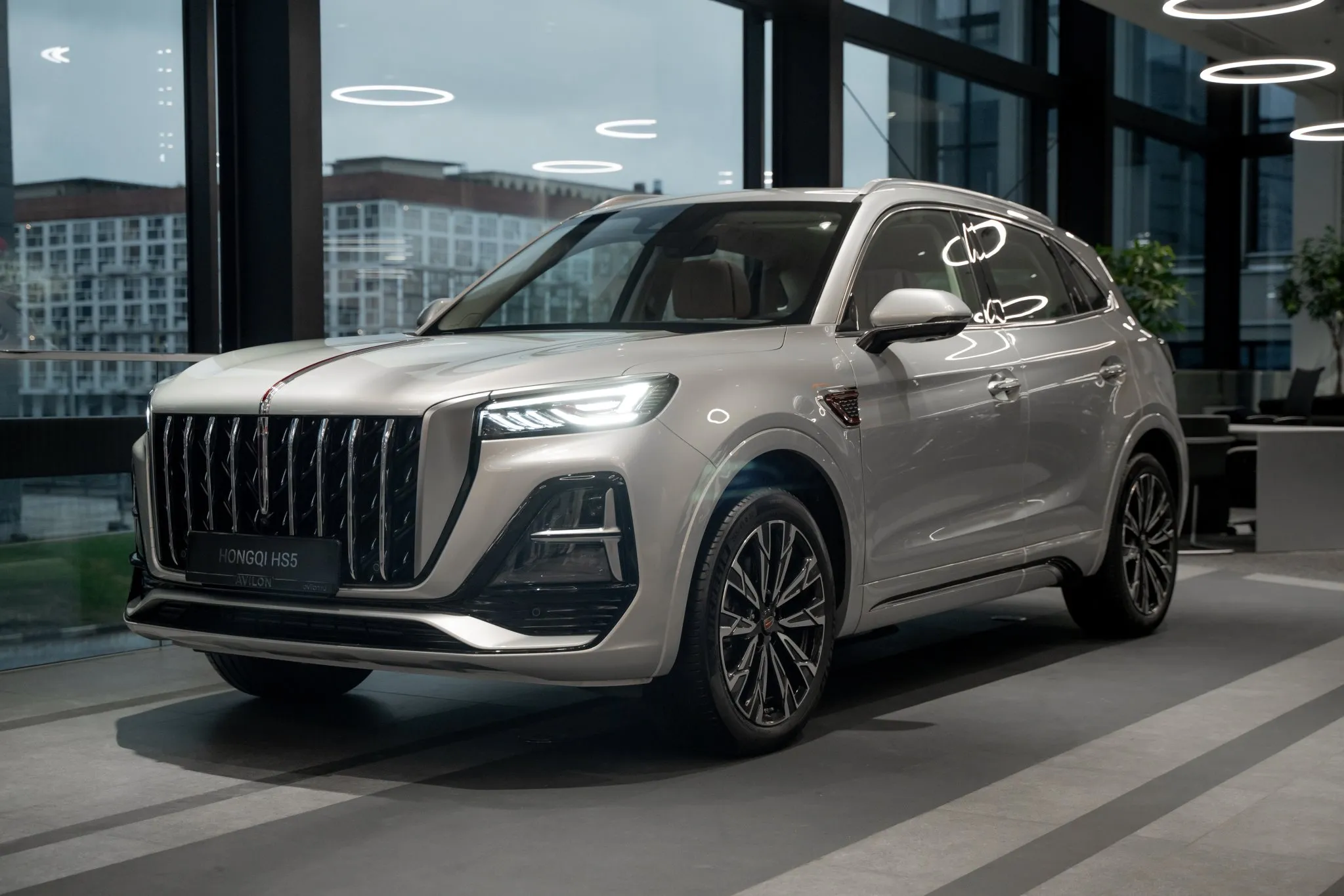 Hongqi HS5 в салоне Авилон